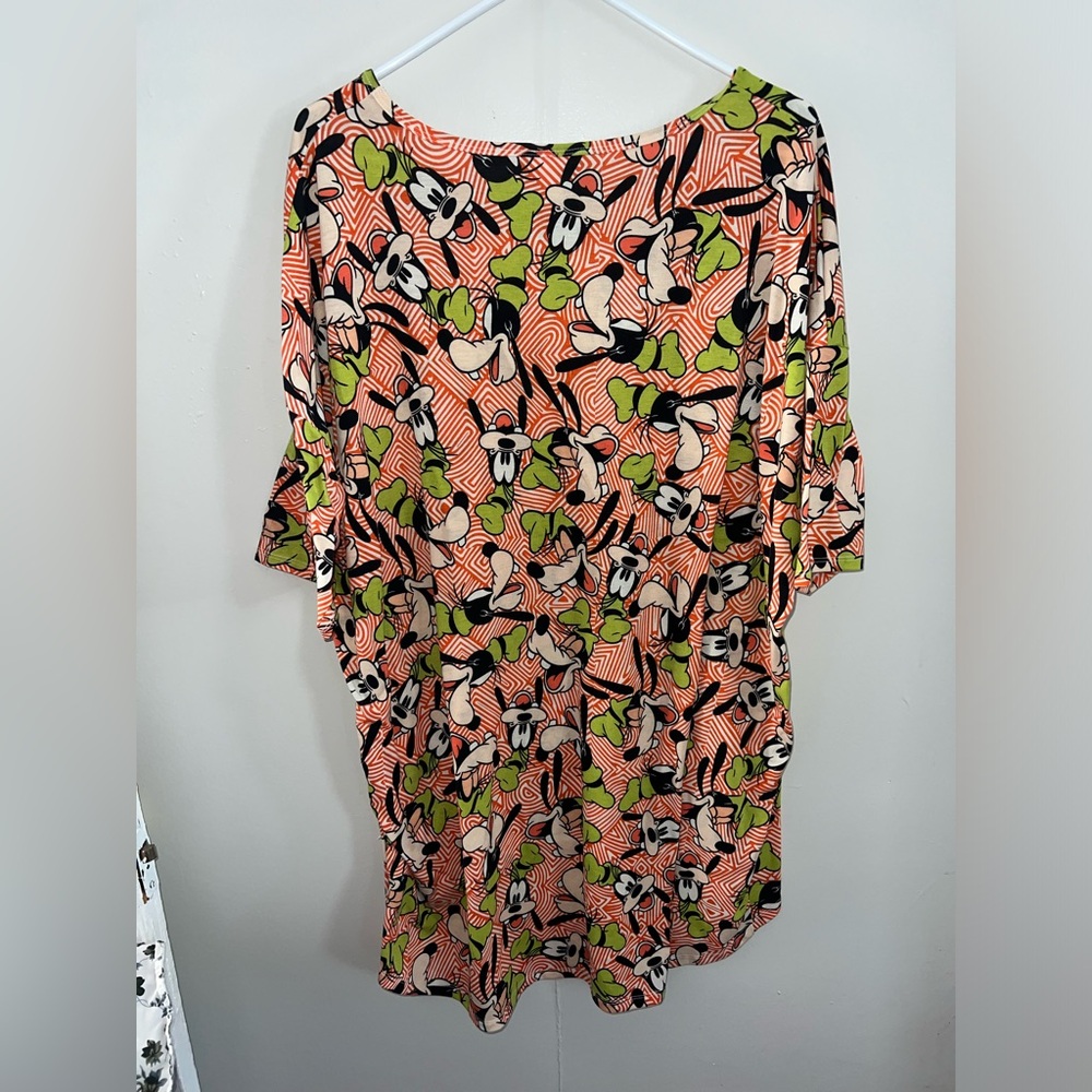 LuLaRoe x Disney Goofy Print Irma Short Sleeve Tunic Top Size 2X - Picture 5 of 5